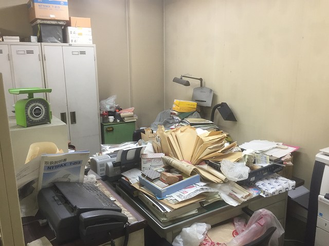 古紙が沢山ある事務所です