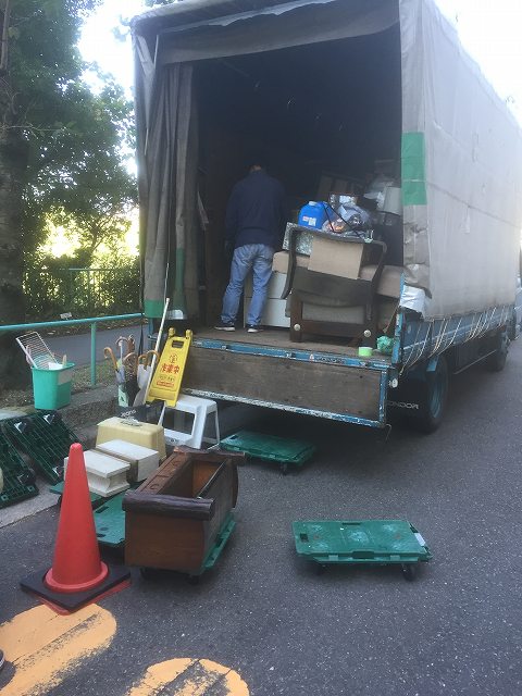 不用品の回収を名古屋 市天白区原でトラックに乗せるのが一苦労でした