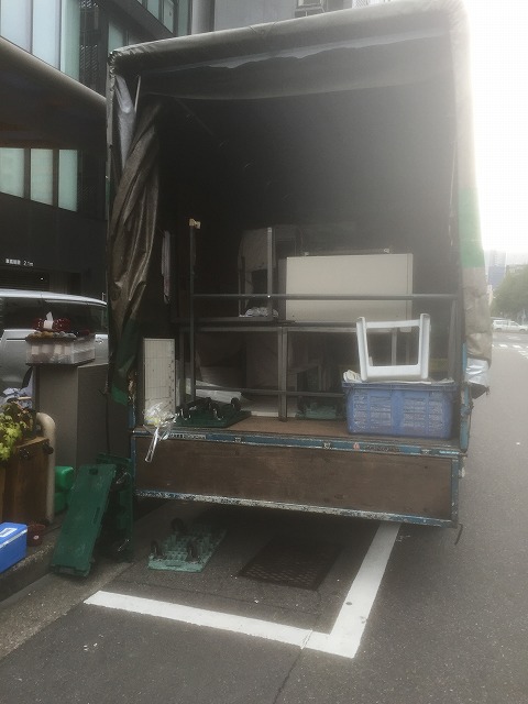 名古屋市中区で事務所内の什器などの不用品回収作業は愛知かたづけ本舗ならめちゃ安です！